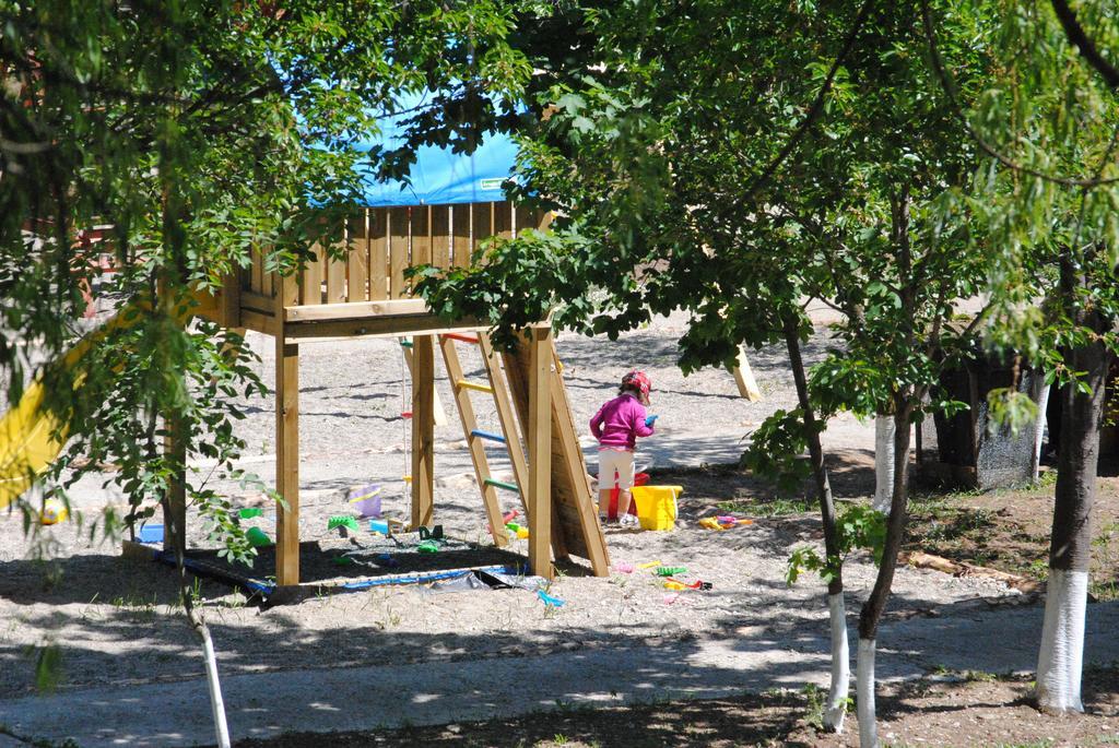 ホテル Activ Parc Negresti エクステリア 写真